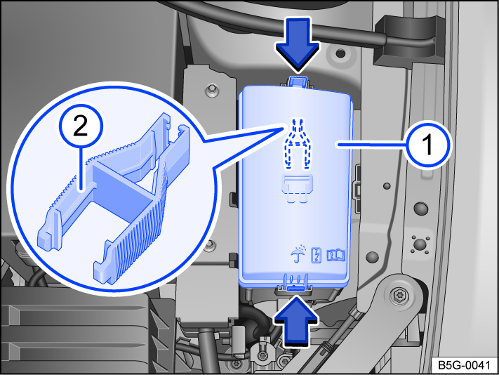Fig. 173 In the engine compartment: Fuse box.