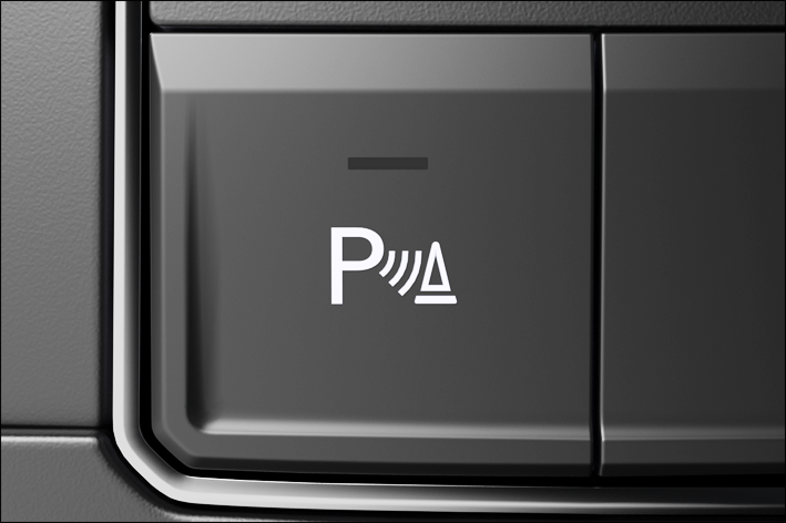 Fig. 138 In the center console: Park Distance Control button.